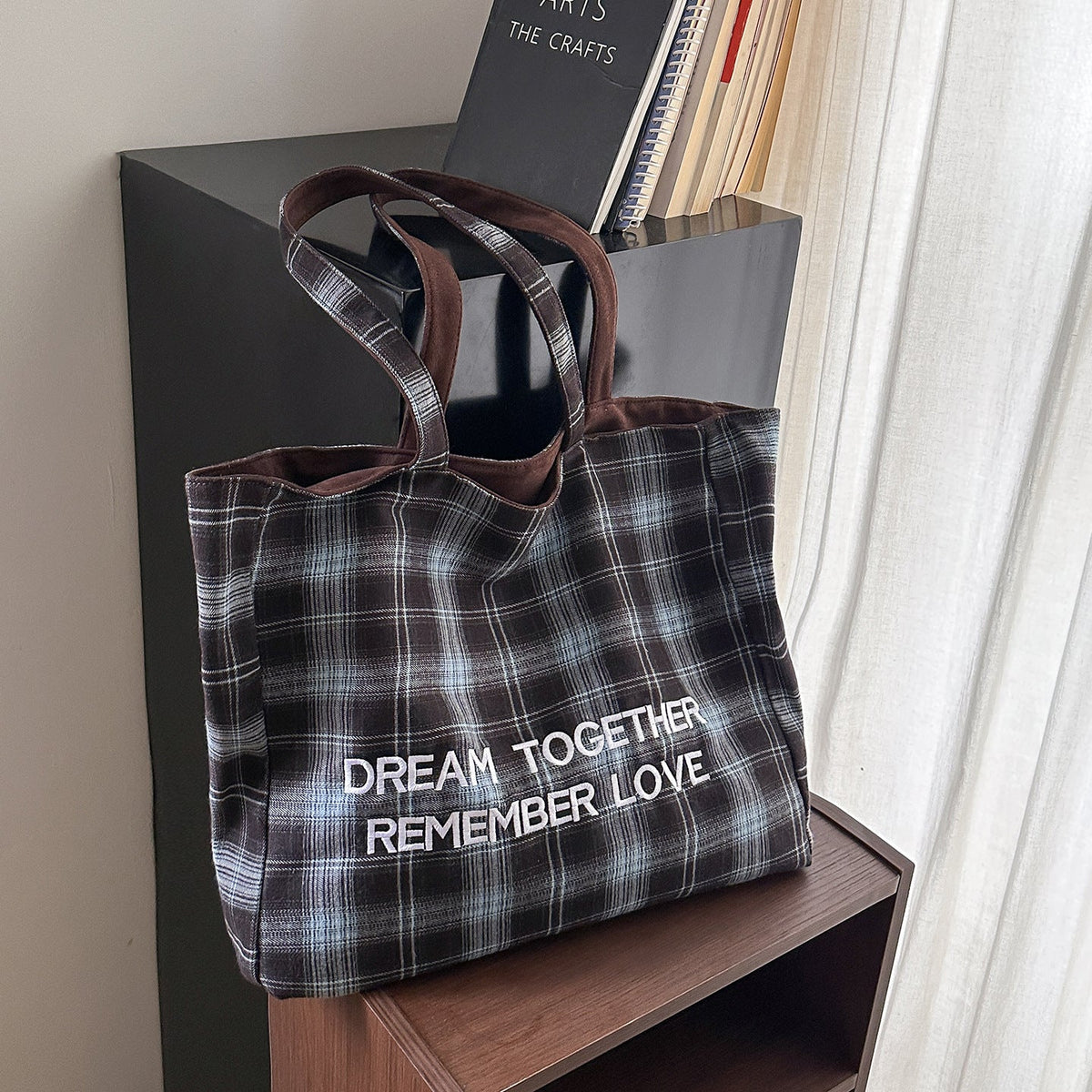 Plaid Patterned Tote Bag LoungeYard — product view 7