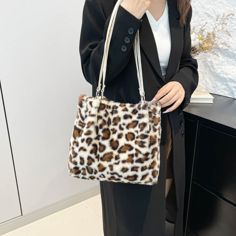 Luxurious Leopard Print Fur Bucket Bag — product view 2
