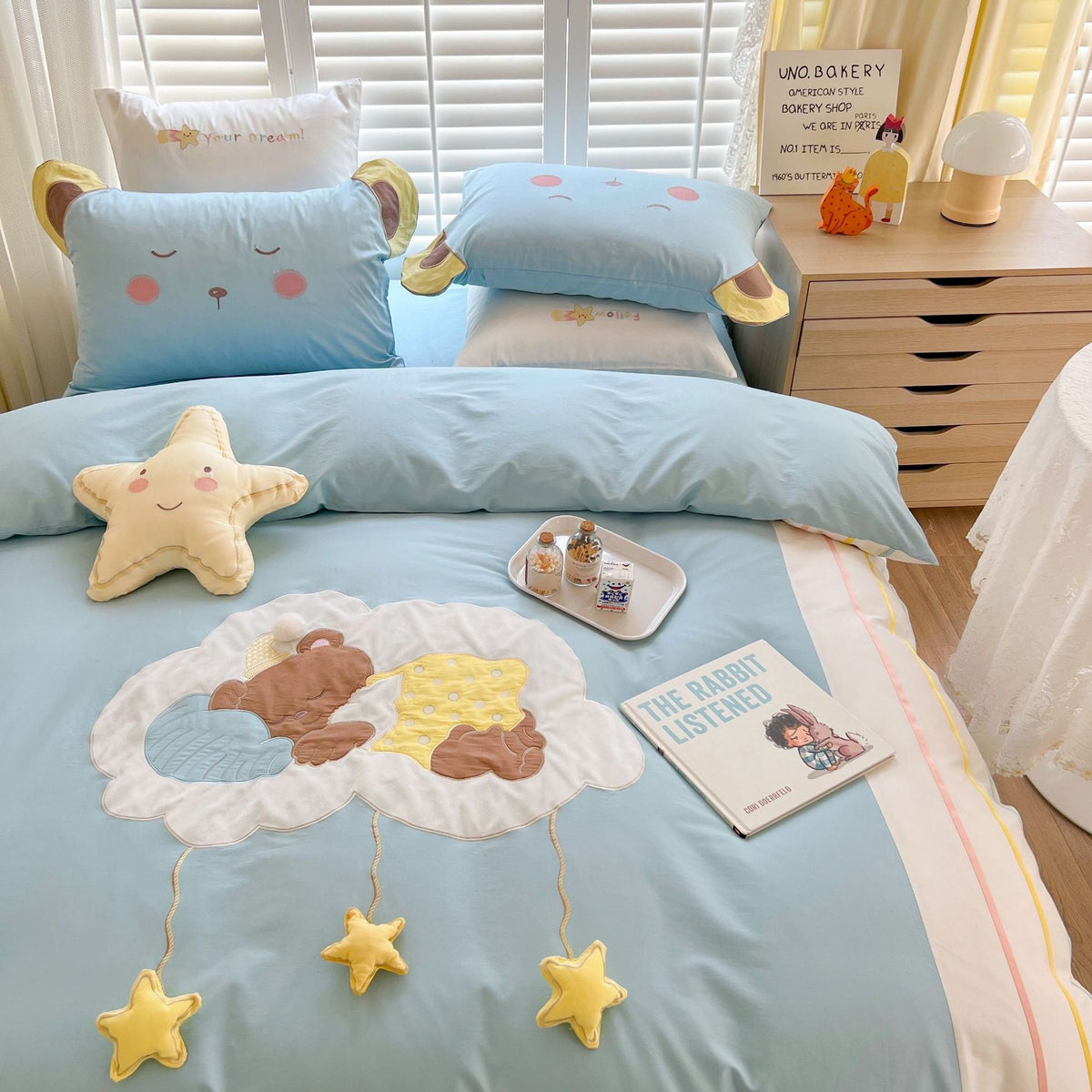 Children's bedding set with 3D star appliqués, cloud and animal motif — product view 3