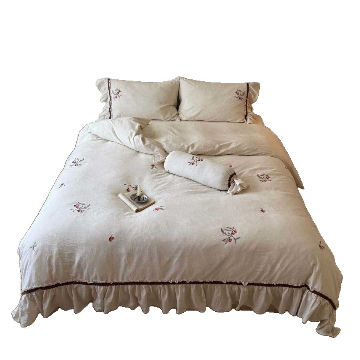 Cotton-linen bed linen set with ruffled hem and embroidered berry designs — product view 4