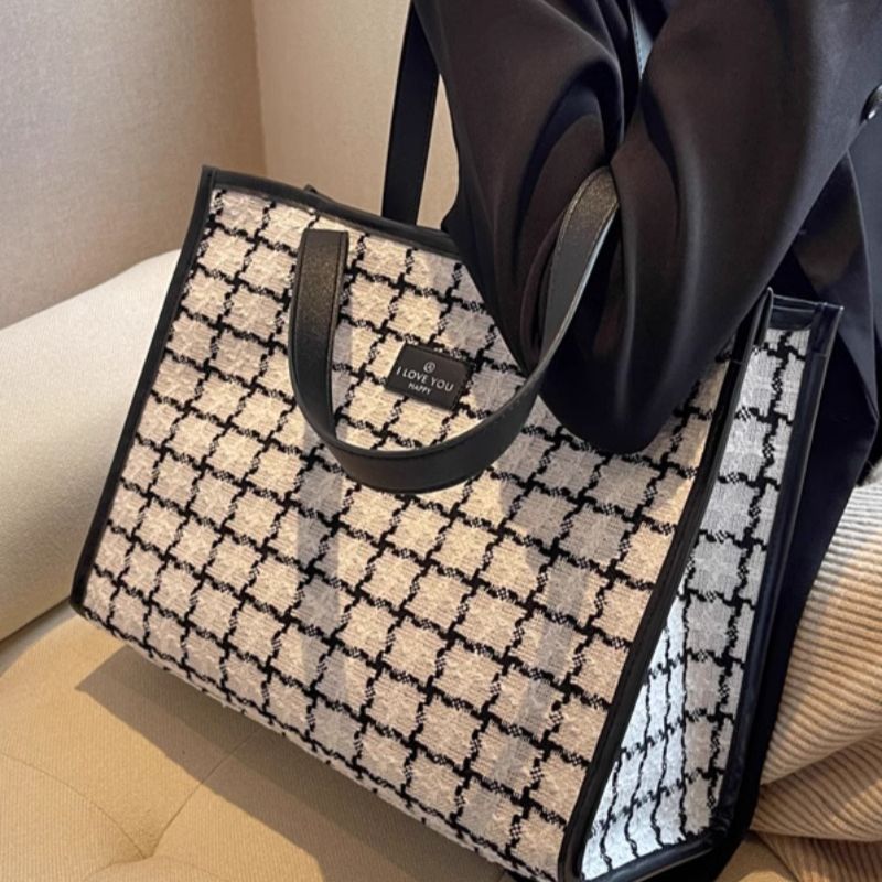 Elegant Textured Tote Bag LoungeYard — product view 4
