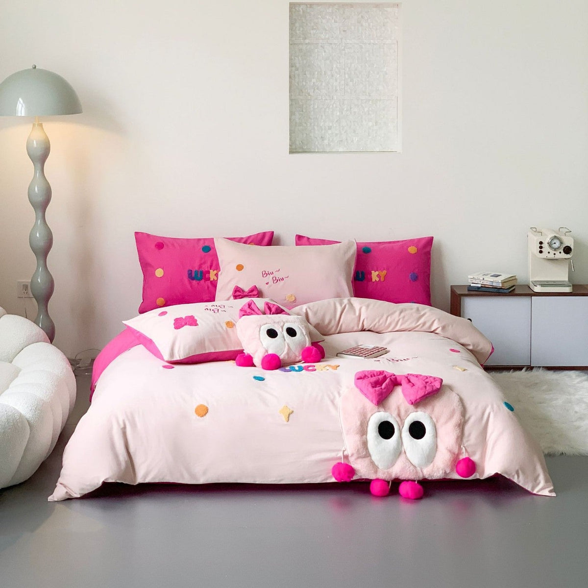 Playful cotton satin bed linen set with plush appliqué and reversible pillow — product view 5