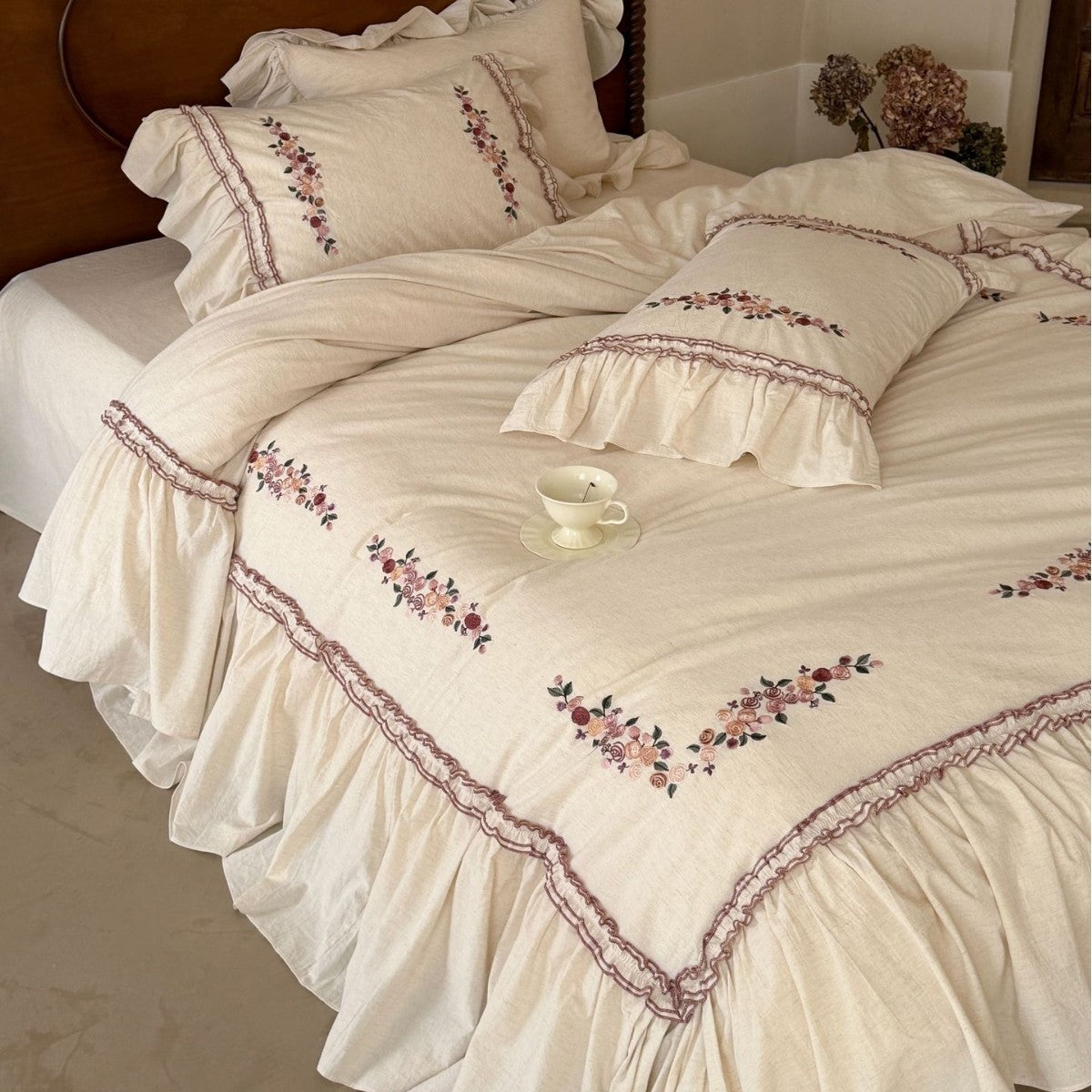 Romantic bedding set with ruffles and floral embroidery in linen look — product view 2