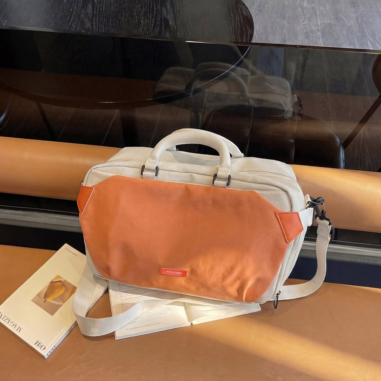Multifunctional Weekender Bag With Innovative Design LoungeYard — product view 3