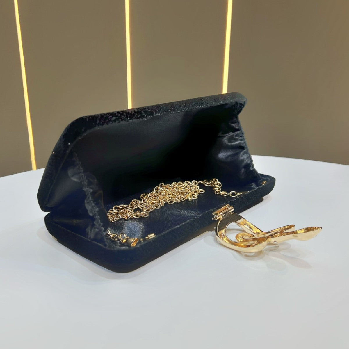 Elegant Snake-Design Evening Clutch — product view 3