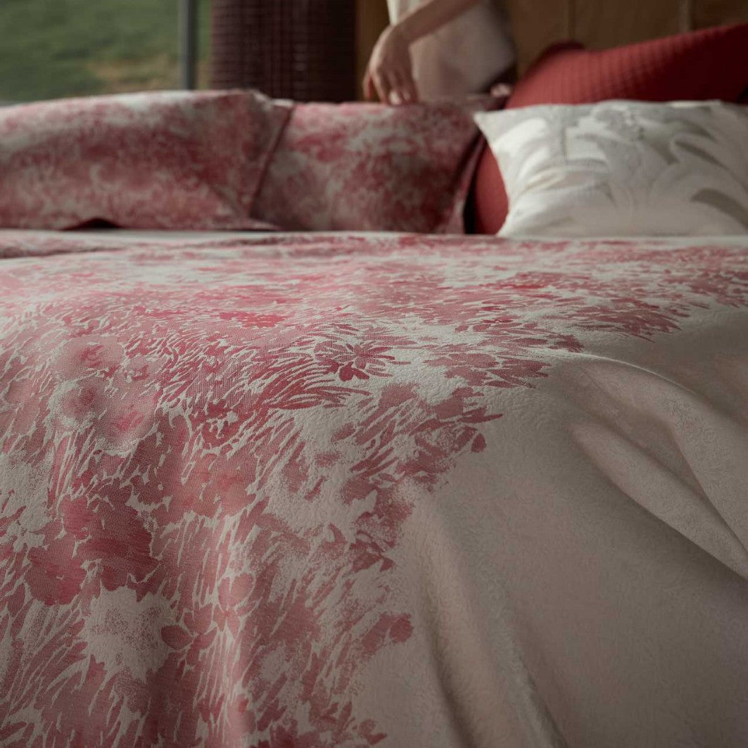 Bedding set made of cotton satin with floral jacquard bedspread and pillowcases — product view 2