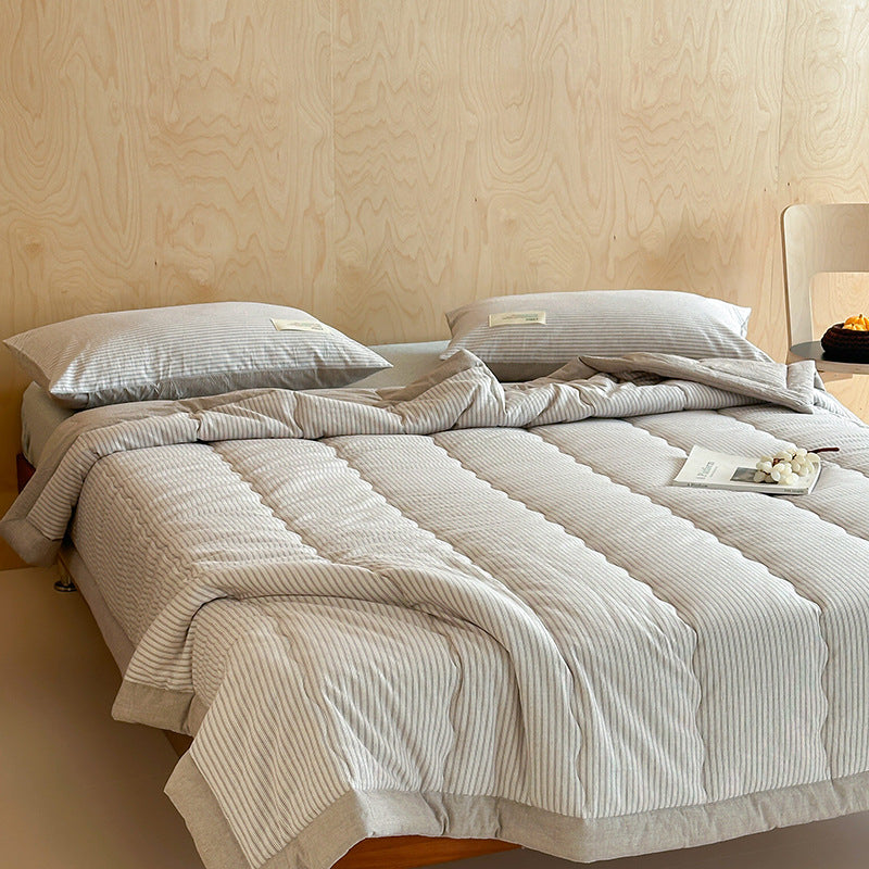 Quilted year-round duvet with a fine stripe pattern and cotton percale surface — product view 3