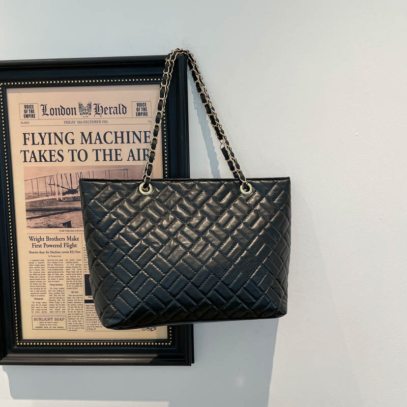 WoQuilted Tote Bag with Chain Handles LoungeYard — product view 4