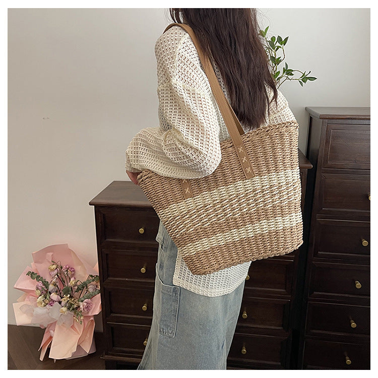 Comfortable beach bag with leather handles LoungeYard — product view 2