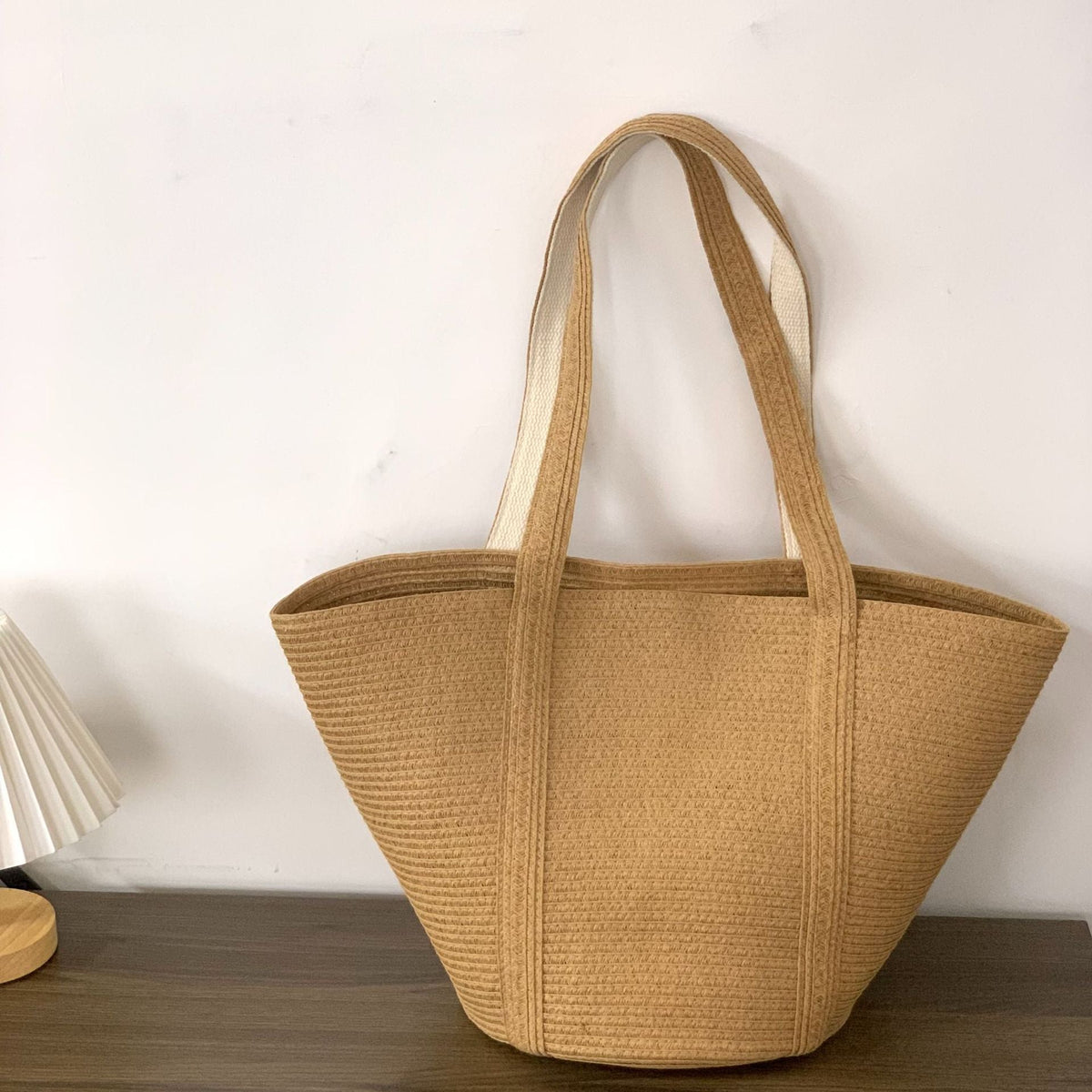 Spacious shopping bag with structured design LoungeYard — product view 6