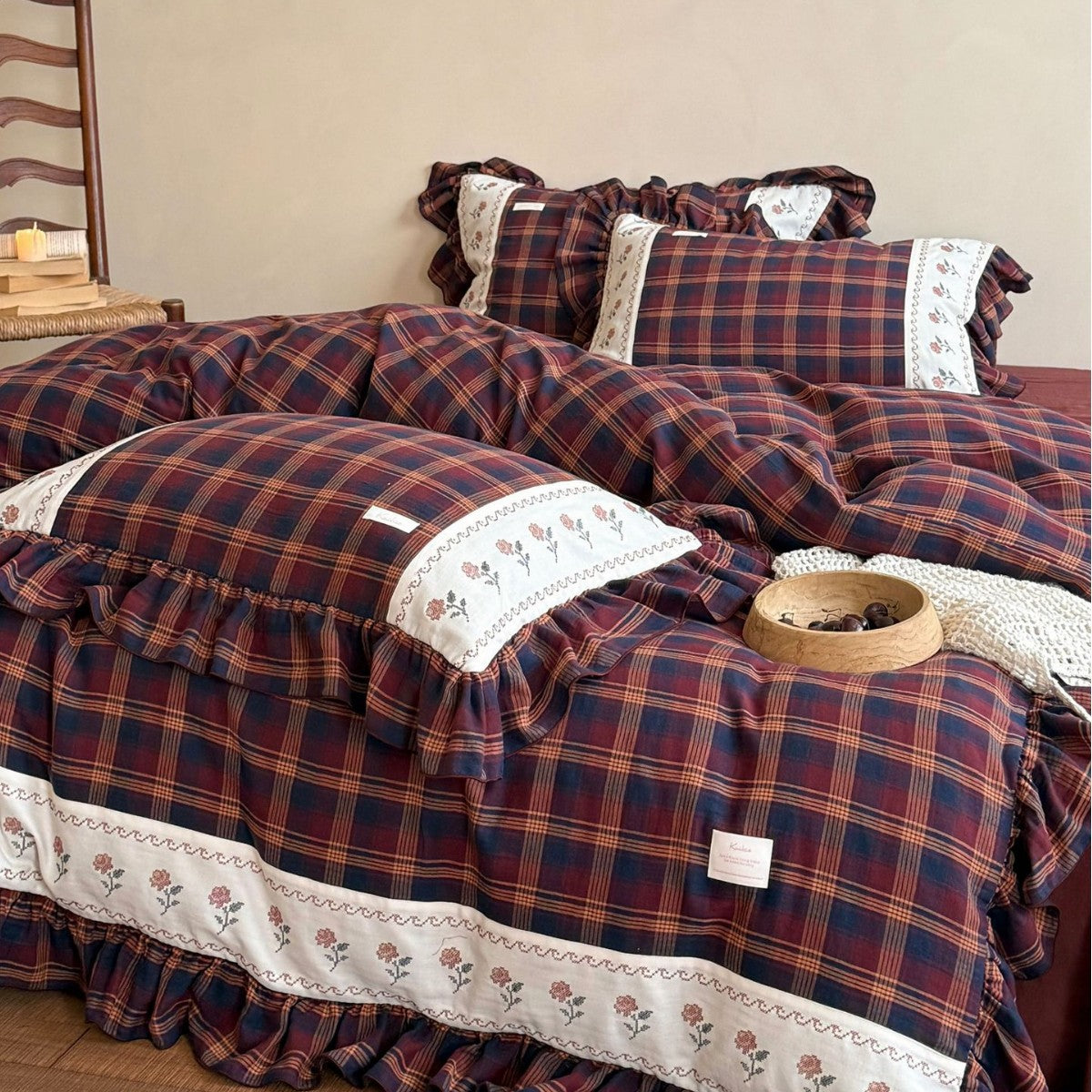Checked bedding set in vintage cottage style with ruffle and embroidered border — product view 4