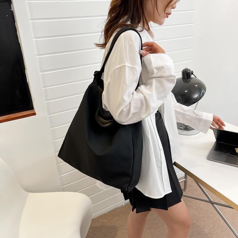 Casual Everyday Tote — product view 7