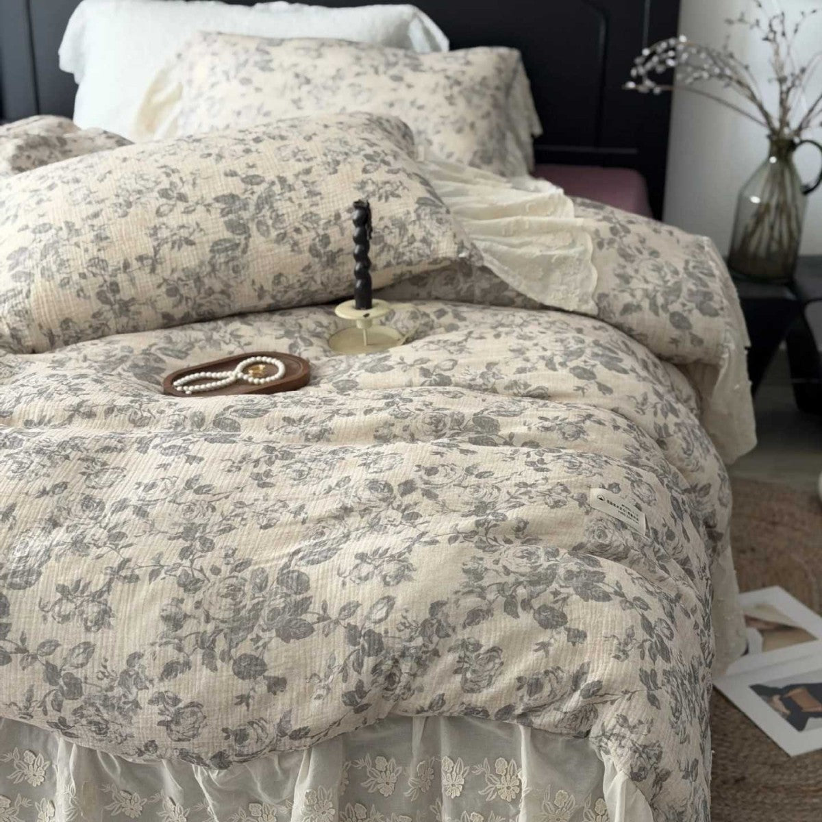 Quilted cotton quilt bedding set with vintage rose print and seersucker texture — product view 3