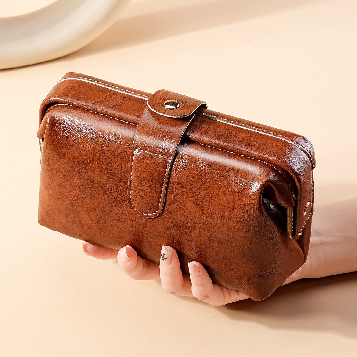 Vintage Leather Cosmetic Case — product view 4