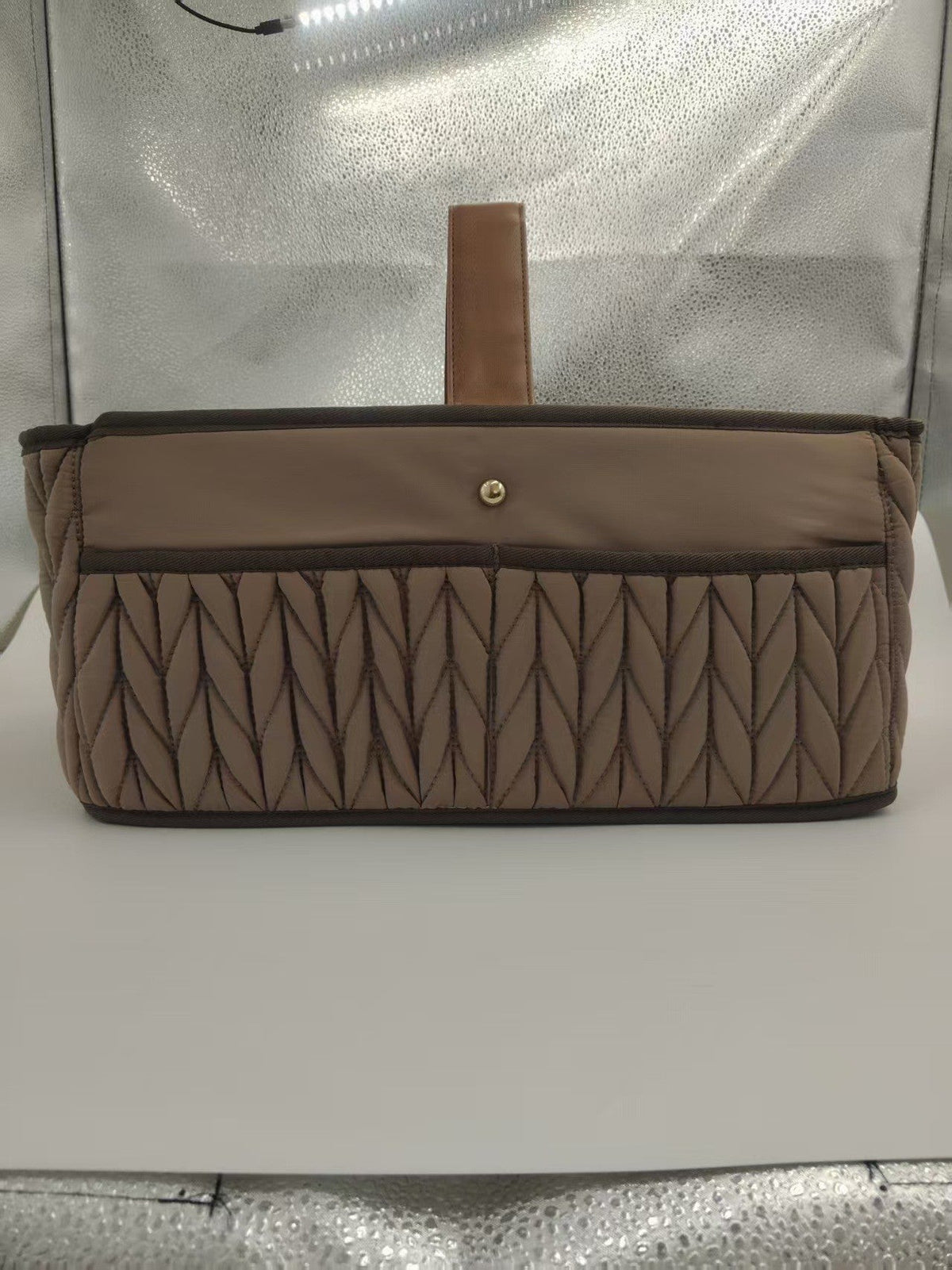 Quilted tote bag with practical compartments LoungeYard — product view 7