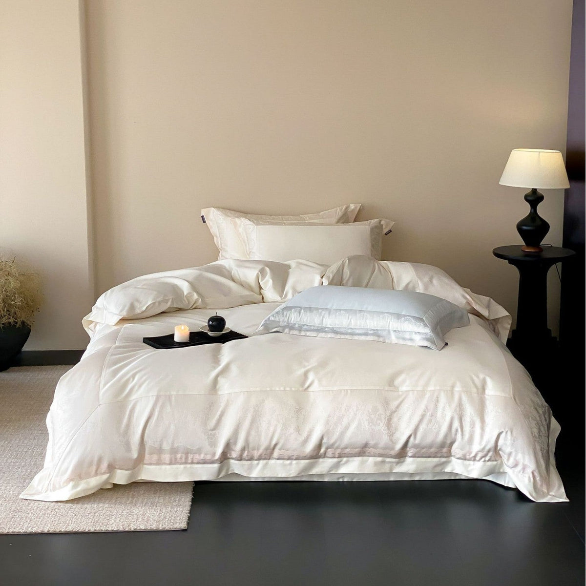 Luxurious satin bedding set with pillowcases and reversible cover — product view 7