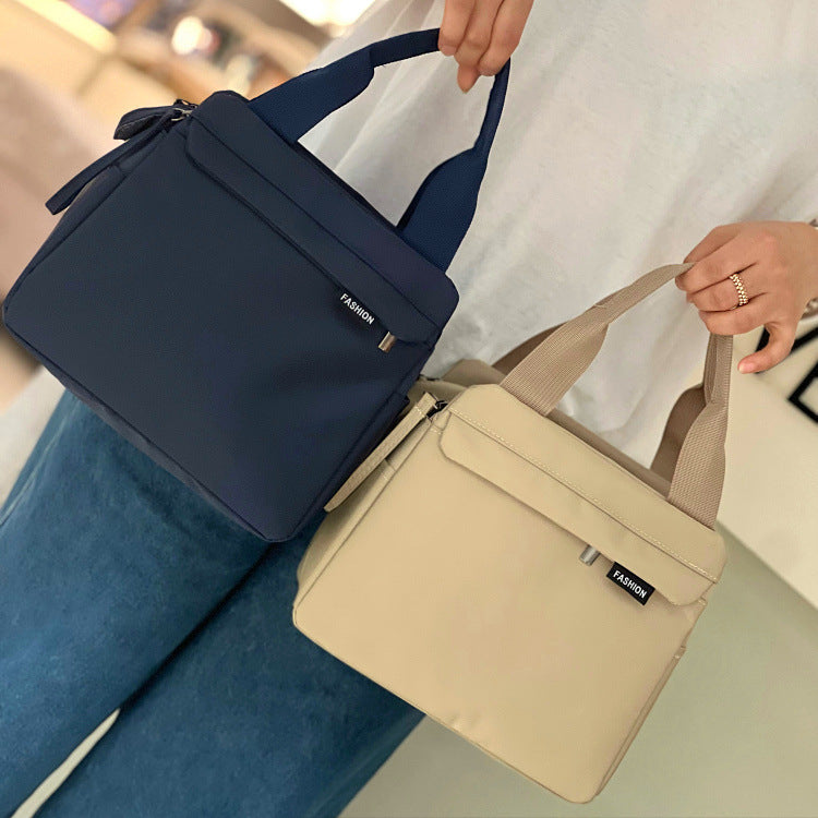 Fashionable Insulated Lunch Bag LoungeYard — product view 2