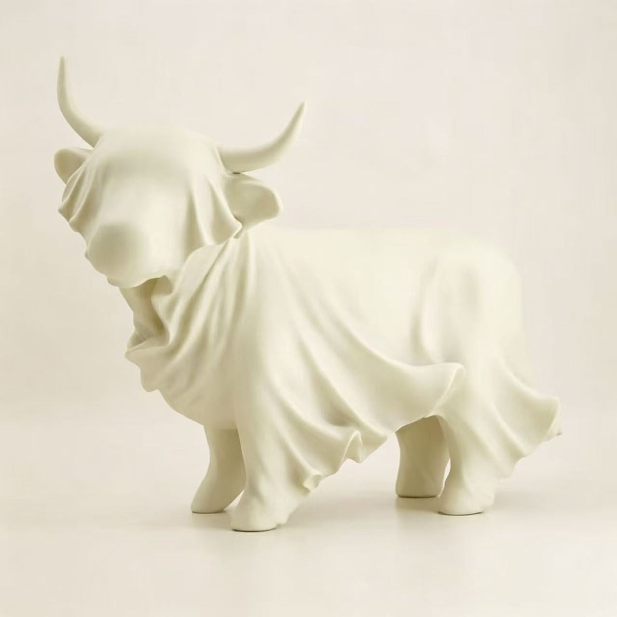 Decorative Cow Figurine Bowlift — product view 1