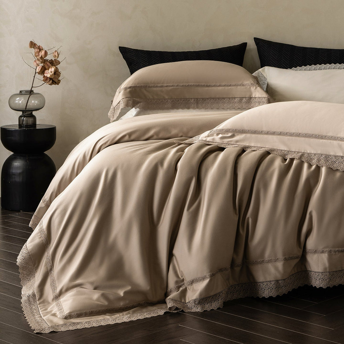 Noble cotton satin bedding set with fine lace trim and hotel closure — product view 5