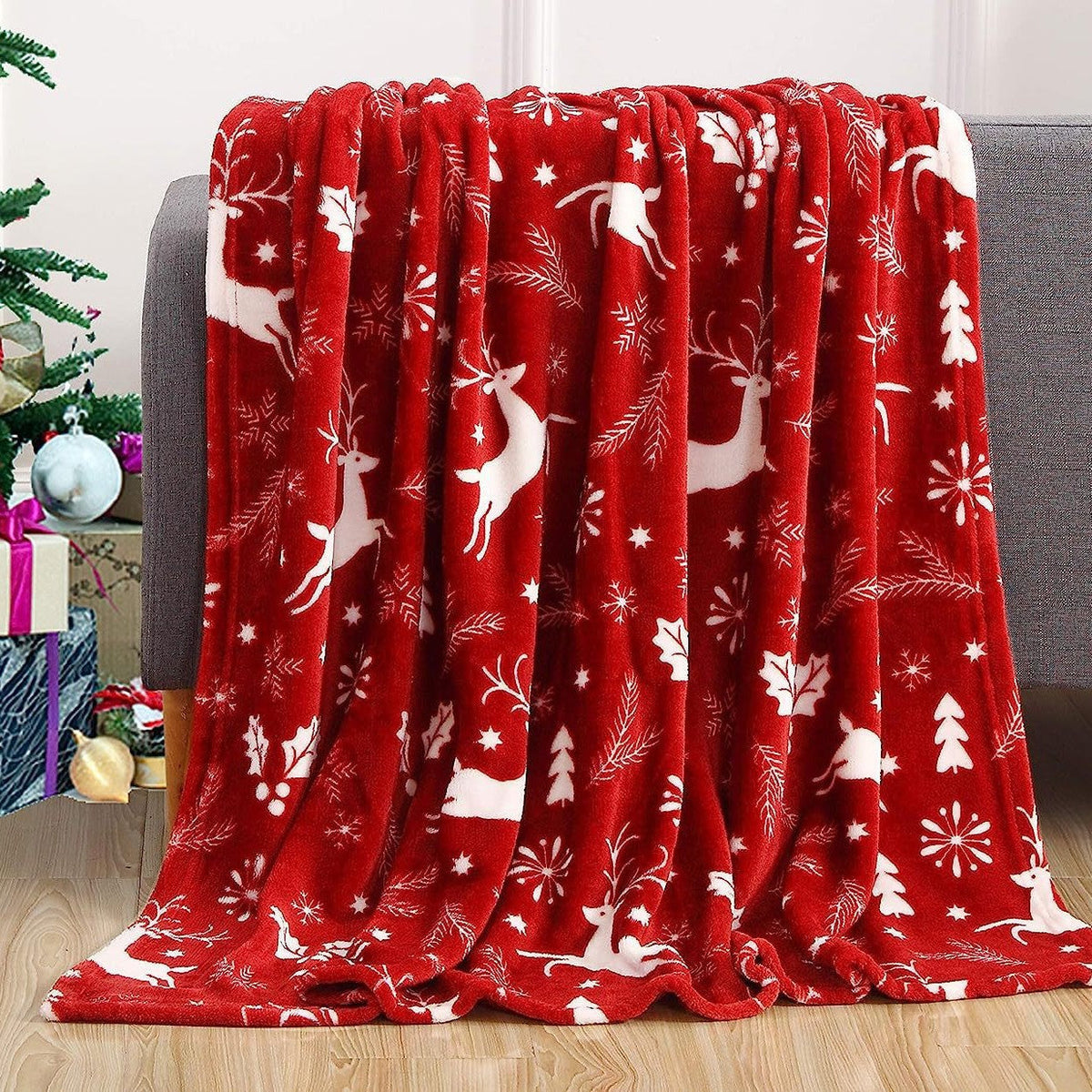 Festive Holiday-Themed Plush Throw Blanket — product view 3