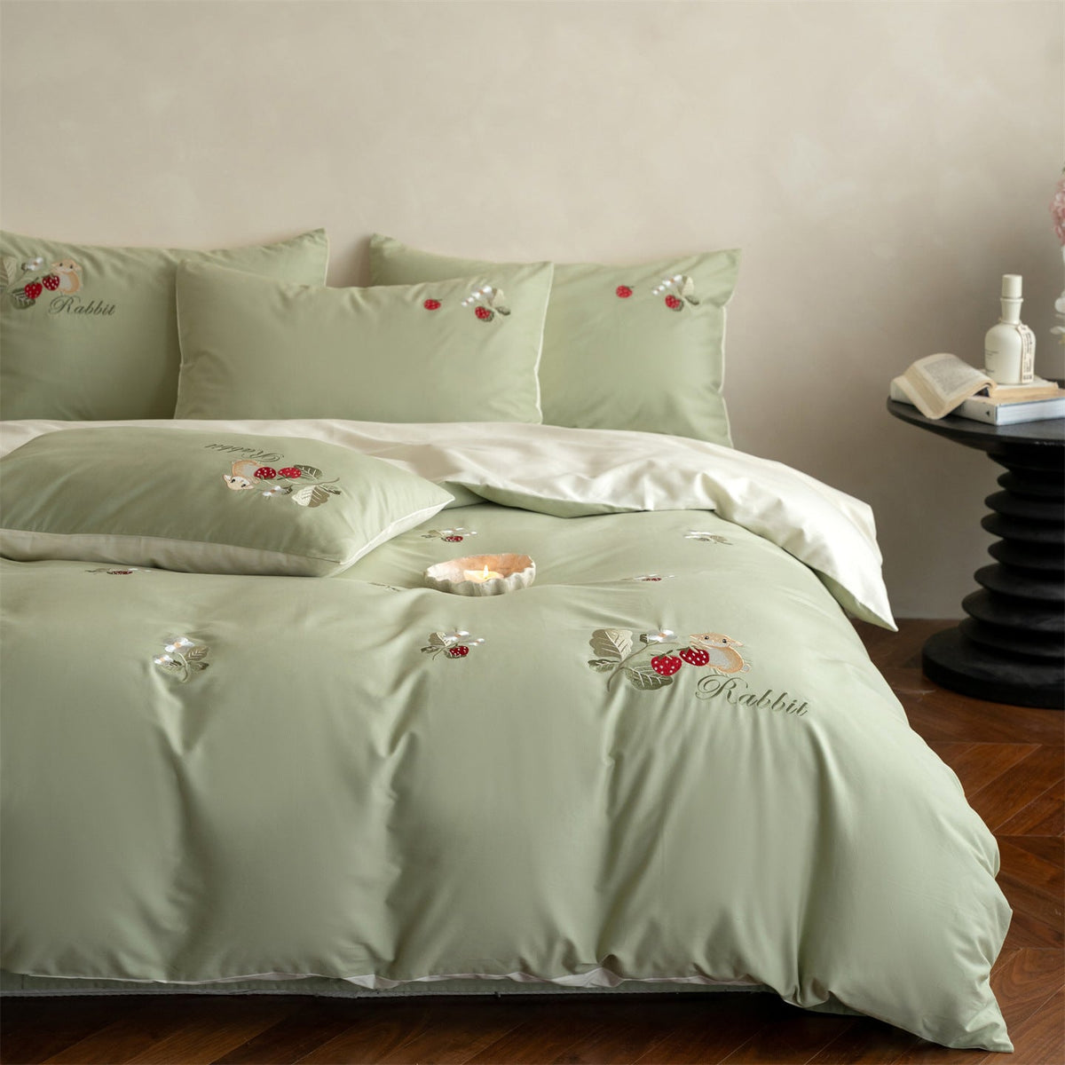 Reversible cotton bedding set with fine Christmas embroidery and satin finish reverse side — product view 4