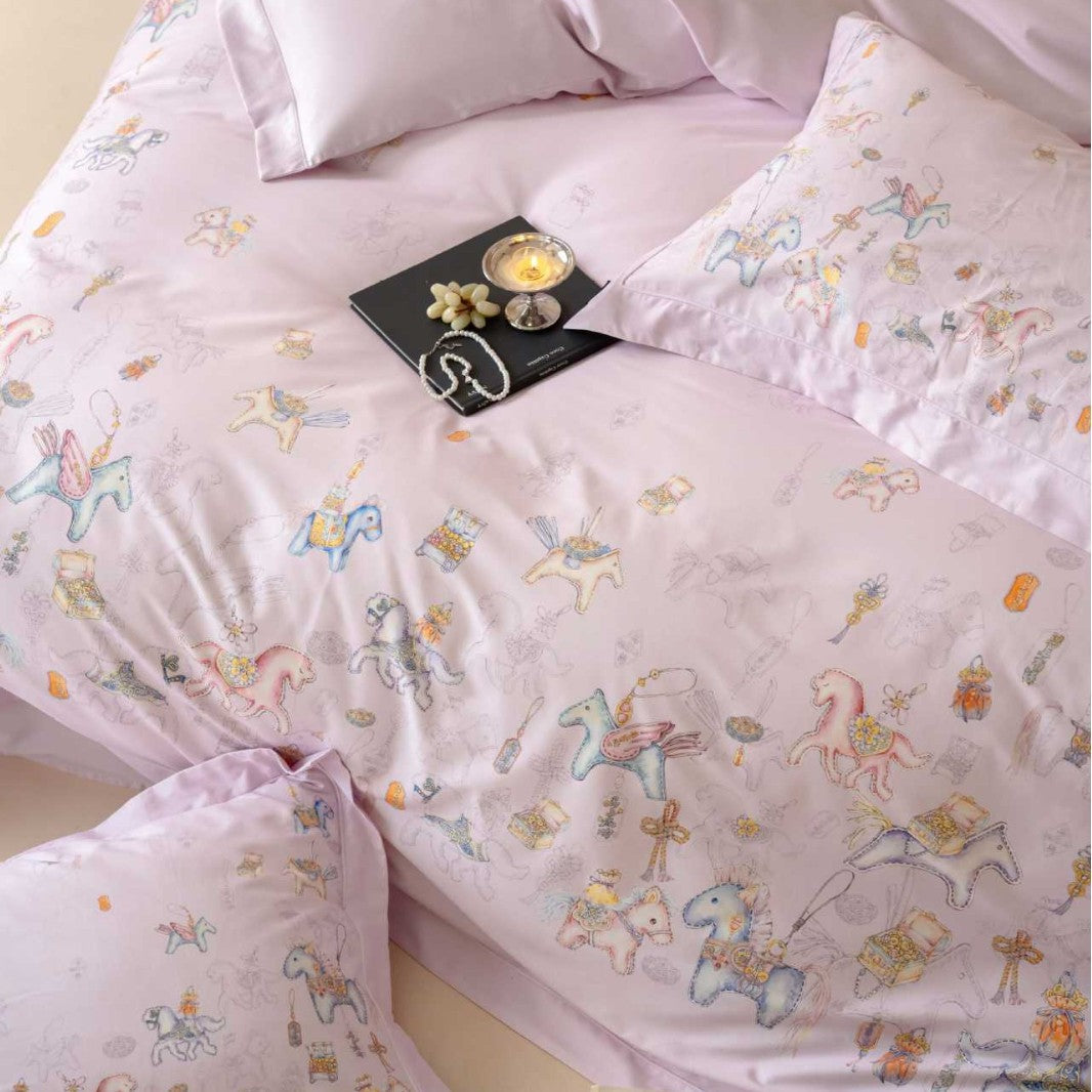 Children's bedding set with pastel-colored fairy tale print — product view 2