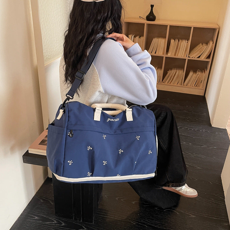Stylish Travel Tote LoungeYard — product view 3