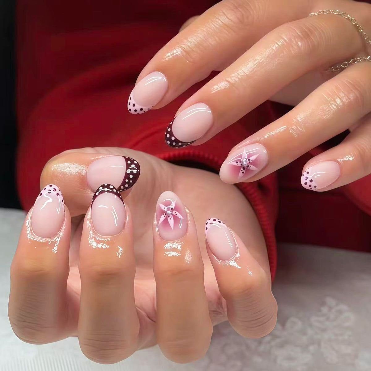 Elegant Press-On Nail Set with Artistic Design — product view 1