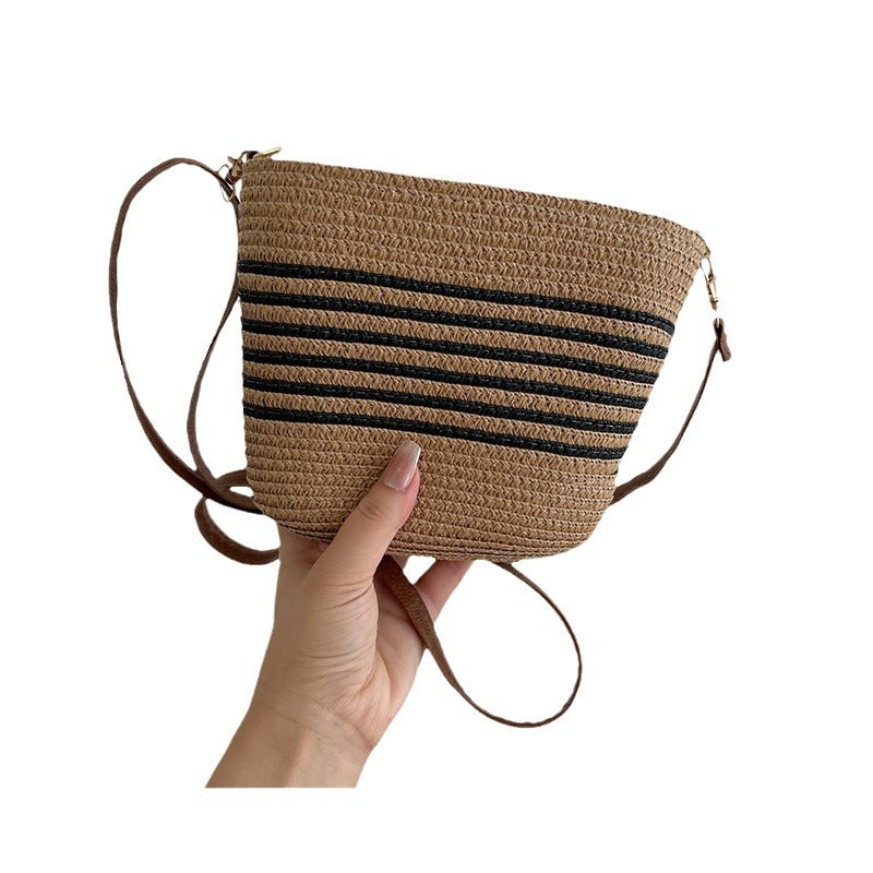 Handcrafted Straw Bag with Modern Design LoungeYard — product view 5