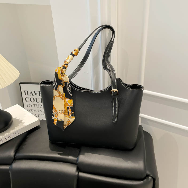 Elegant Minimalist Handheld Tote Bag LoungeYard — product view 4