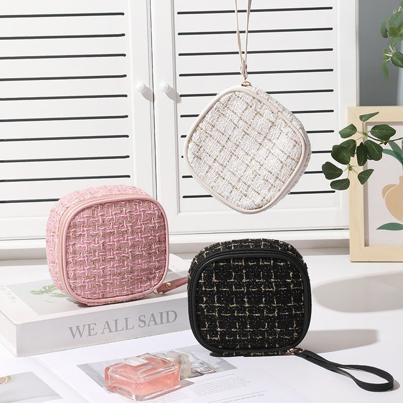 Elegant cosmetic bag with high-quality structure LoungeYard — product view 3
