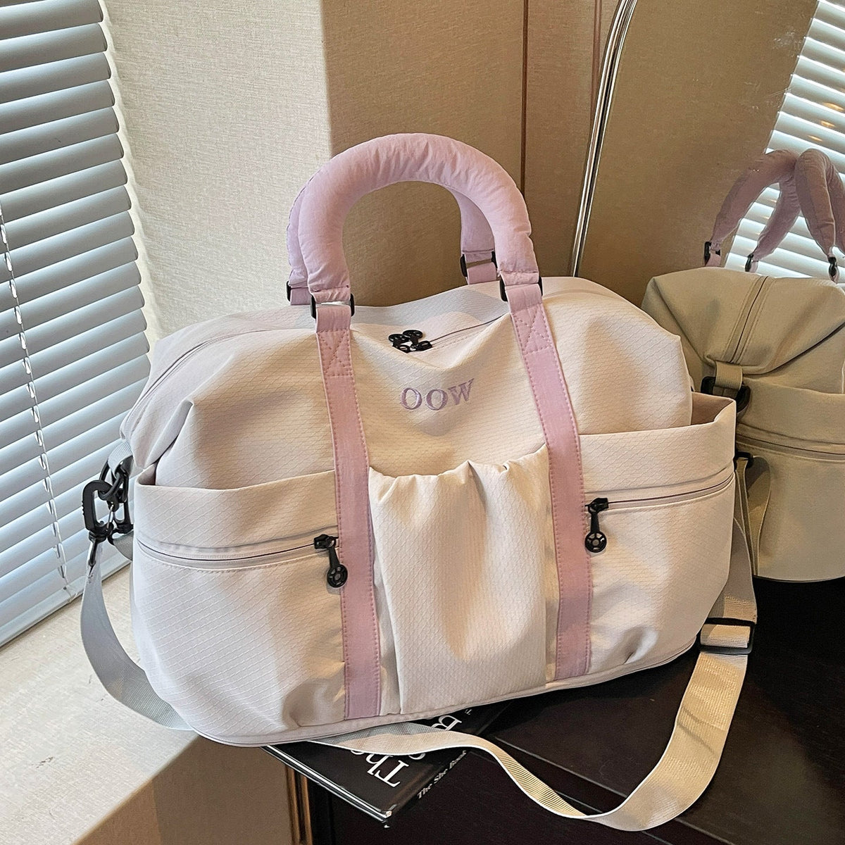 Versatile Sports Travel Bag LoungeYard — product view 6