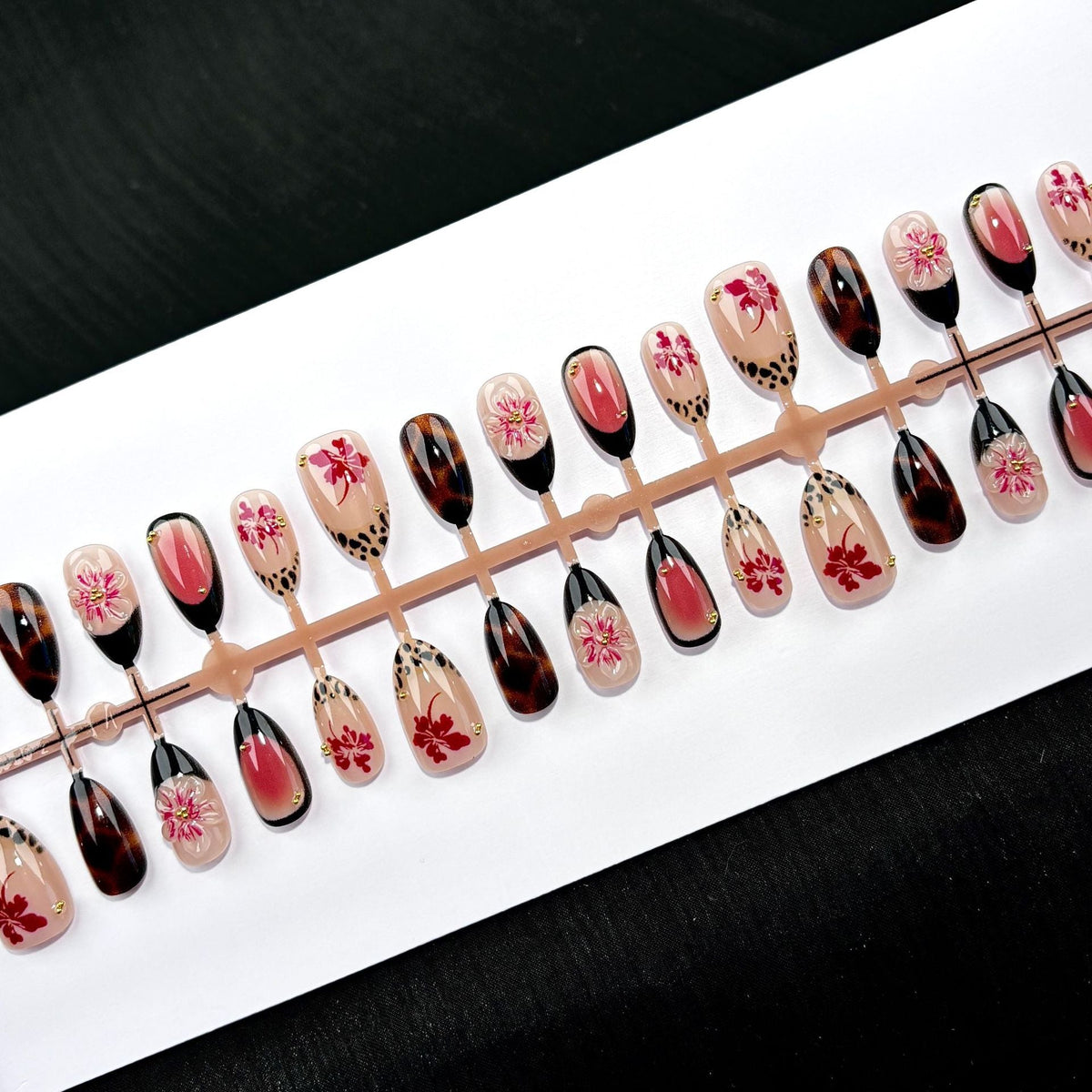 Artistic Floral Press-On Nail Set 1790745789 — product view 2