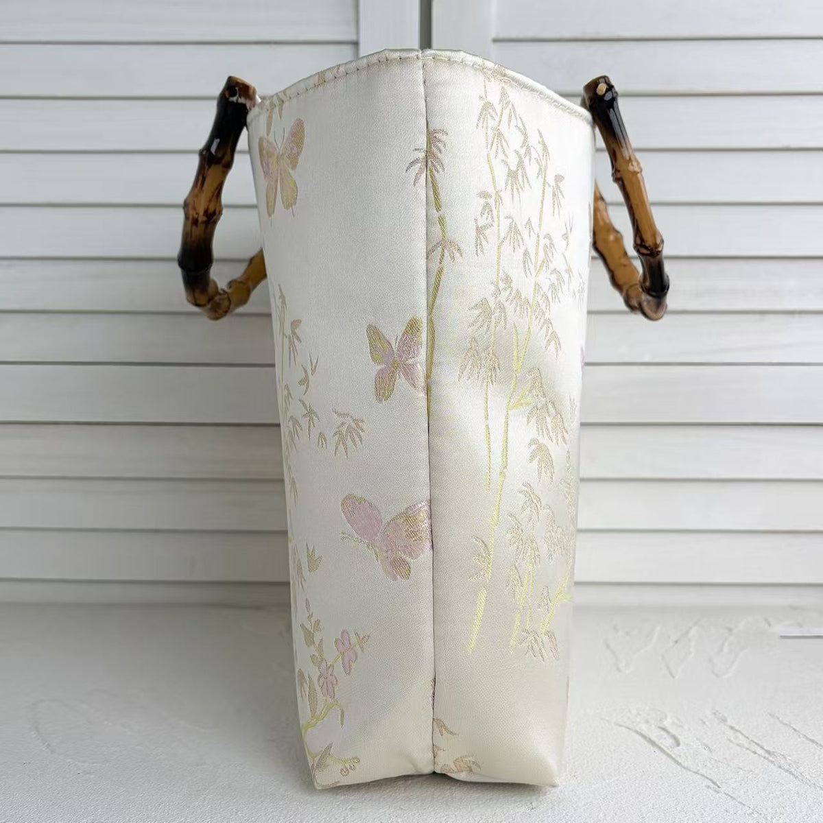 High-quality cotton tote bag with bamboo handles LoungeYard — product view 3