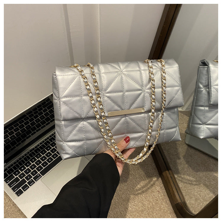 Elegant Quilted Handheld Bag — product view 4