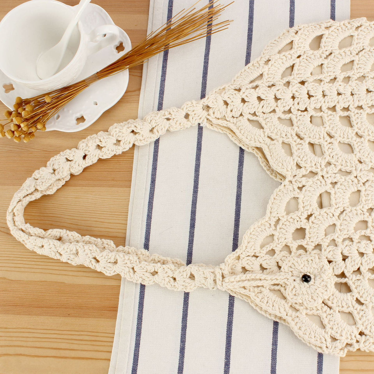 Hand-knotted tote bag with filigree pattern LoungeYard — product view 3