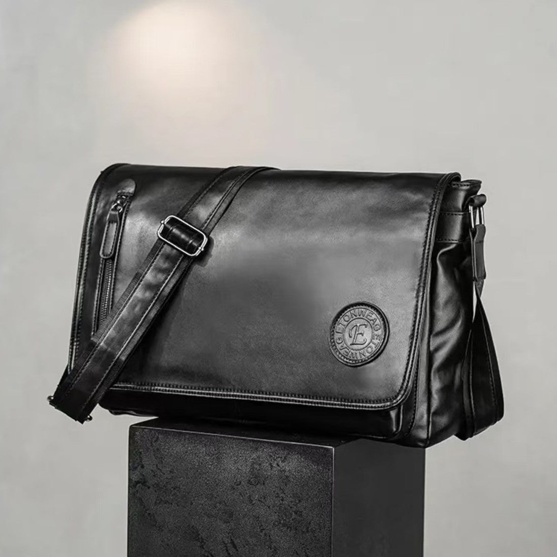 Messenger Bag — product view 3