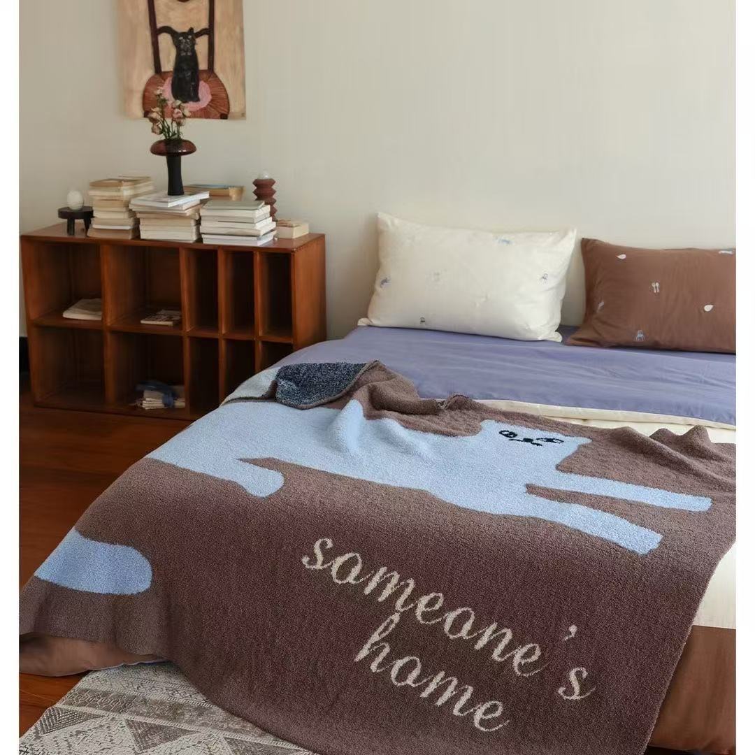Cozy Cat-Themed Throw Blanket — product view 3