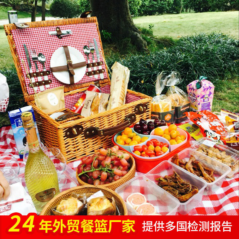 Women's picnic basket with integrated dish set and insulating elements LoungeYard — product view 4