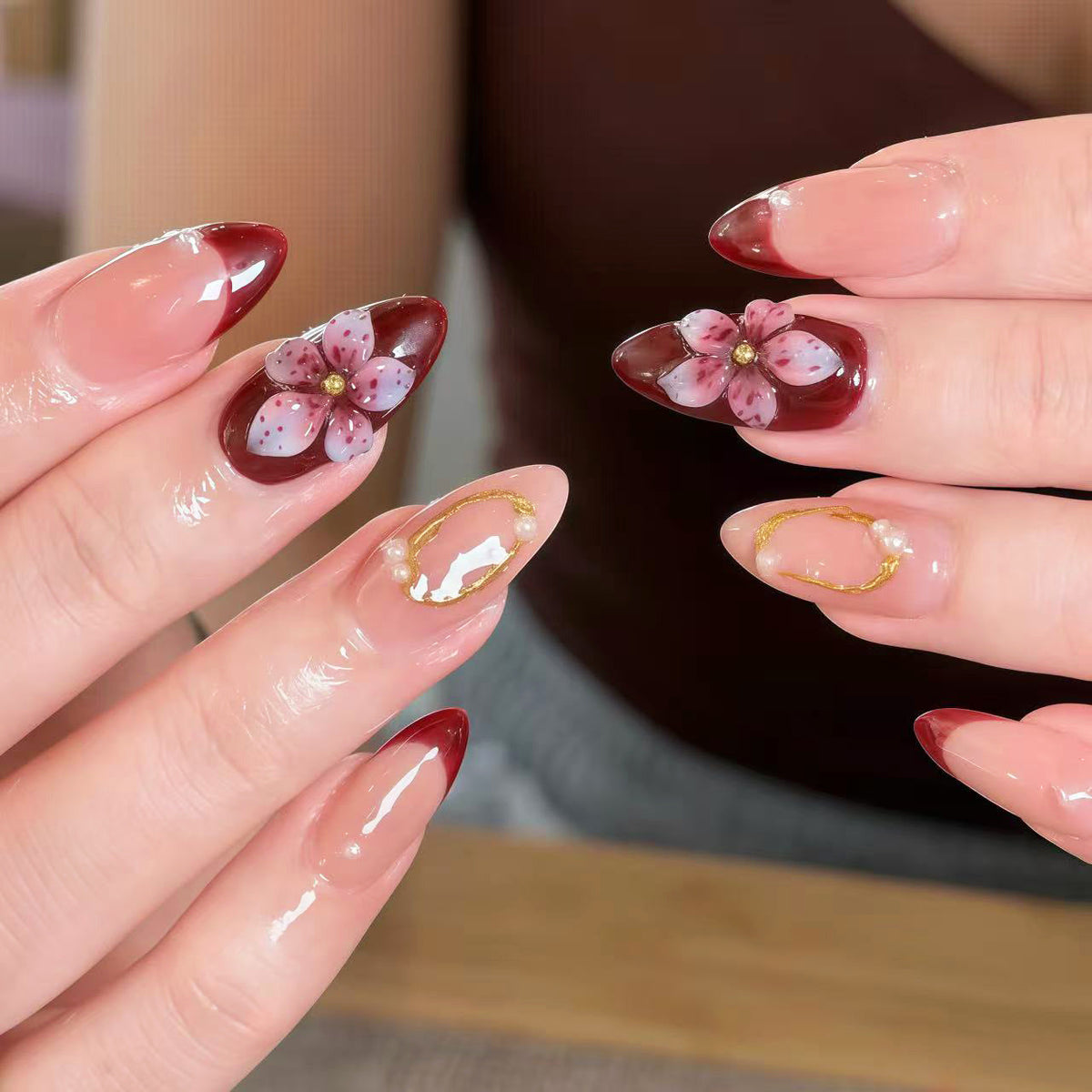 Floral Articulated Press-On Nail Collection — product view 1