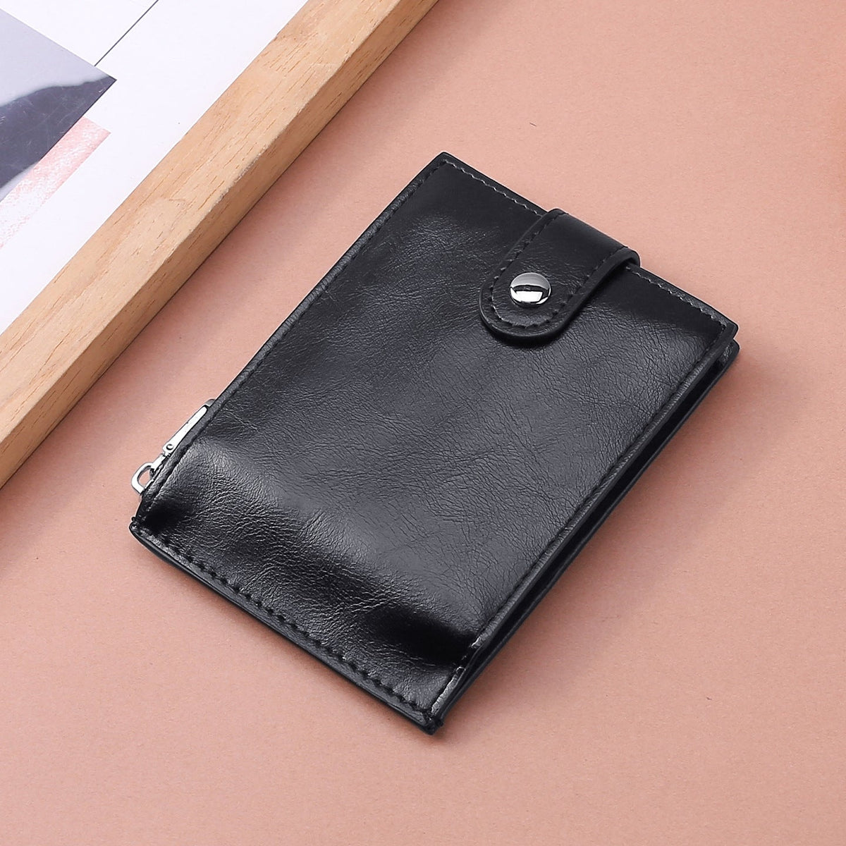 Minimalist Zippered Wallet — product view 3