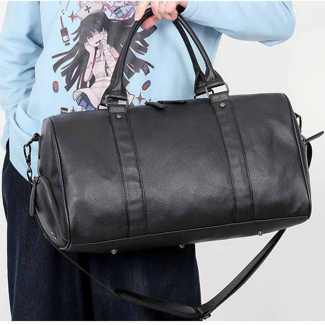 Luxurious travel bag with practical shoulder strap LoungeYard — product view 1