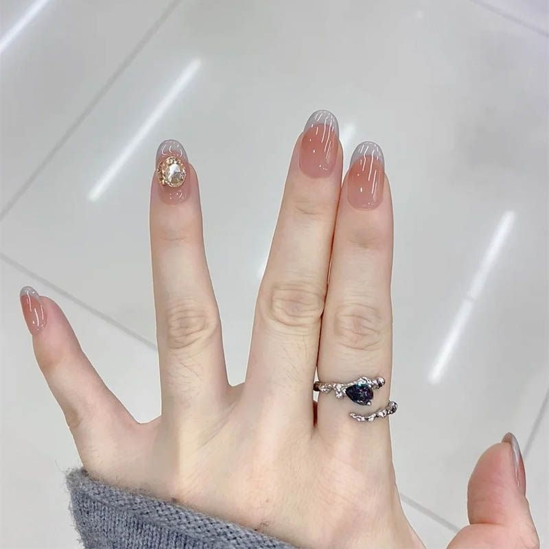 Elegant Press-On Nail Art Set — product view 3