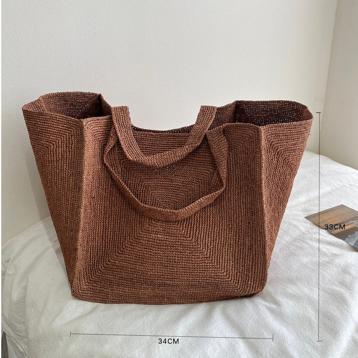 Handcrafted straw bag with stylish design LoungeYard — product view 6