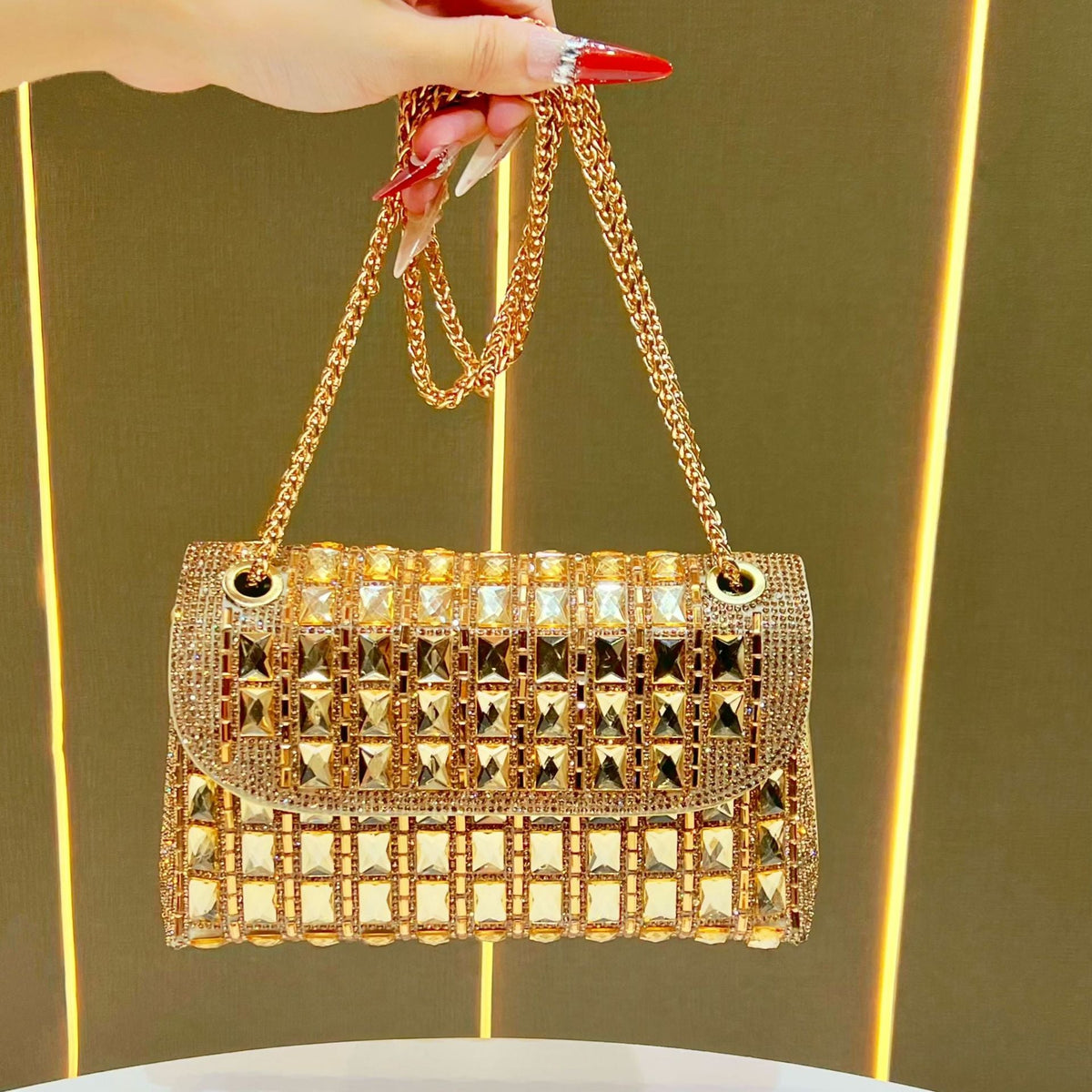 Glamorous Chain-Linked Evening Clutch — product view 7