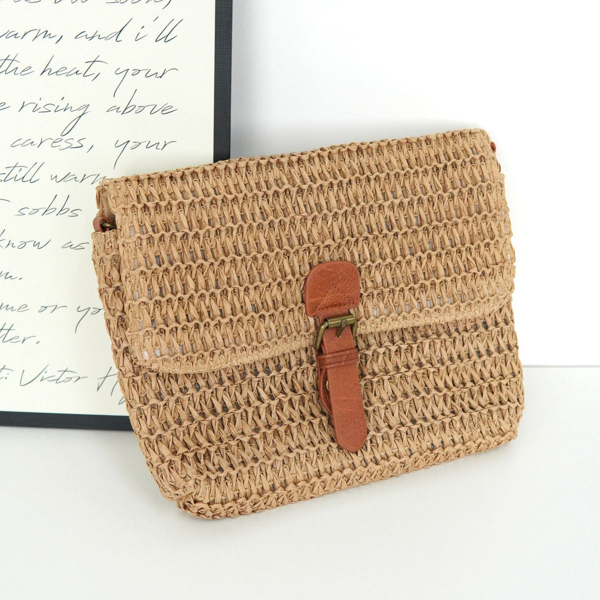 Shoulder bag made of woven natural material with adjustable leather shoulder strap LoungeYard — product view 2