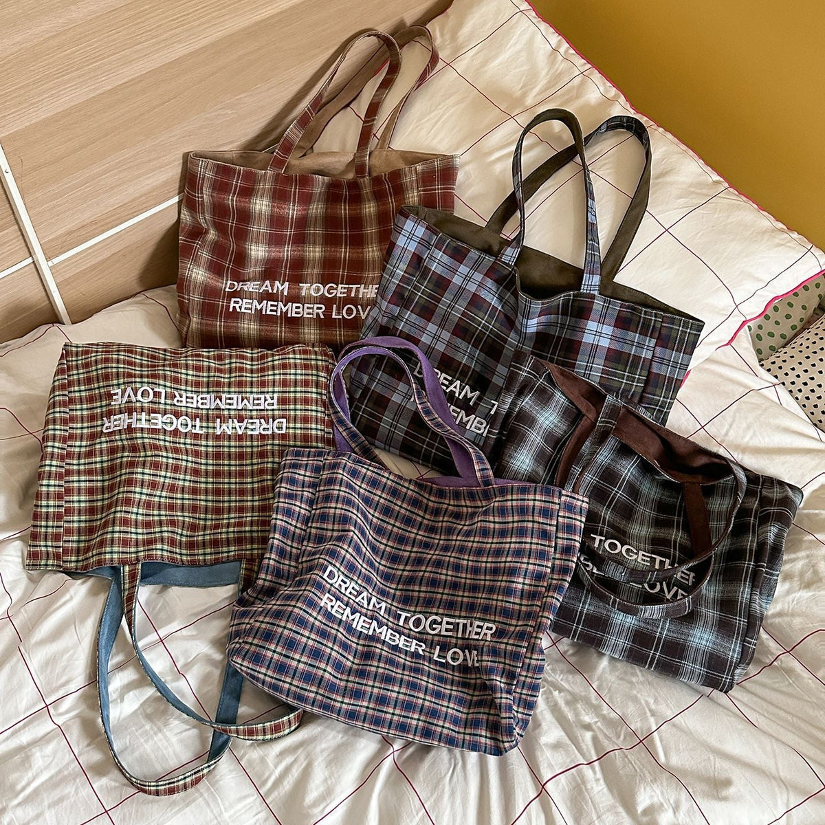 Plaid Patterned Tote Bag LoungeYard — product view 3