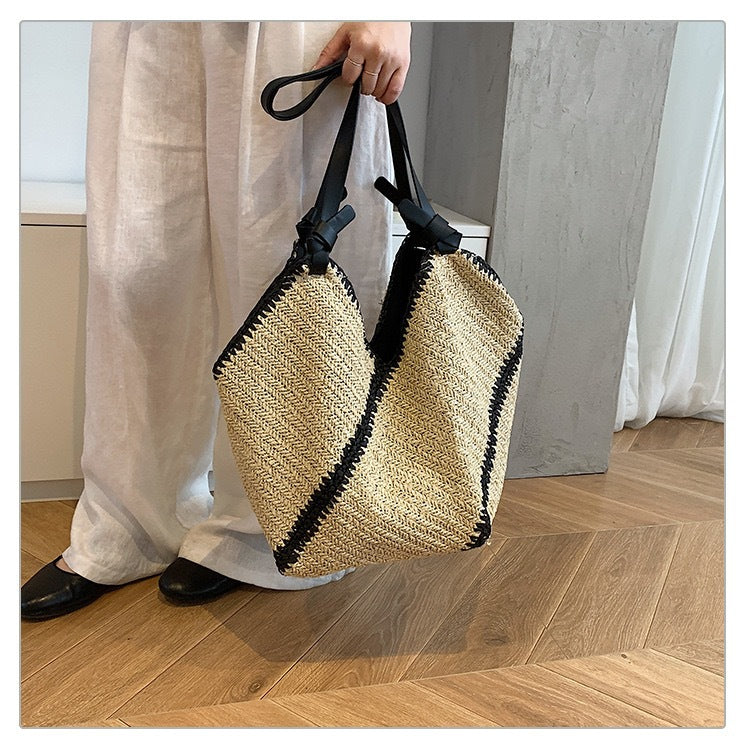 Generous shopping bag with handcrafted wave pattern LoungeYard — product view 5