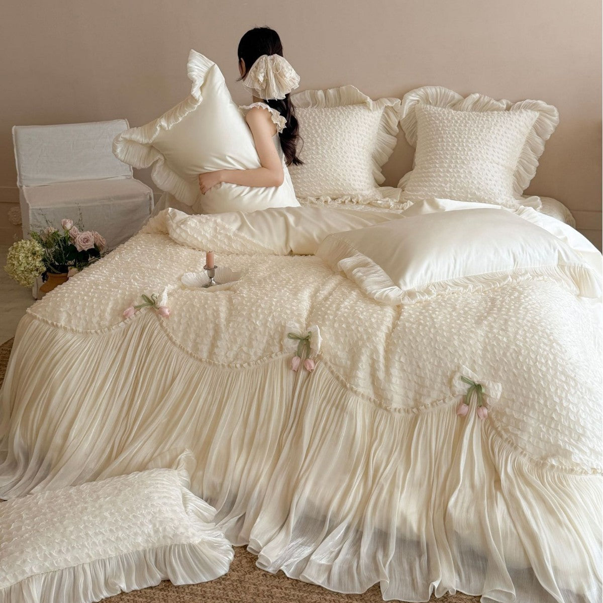 Luxurious duvet cover set with pleated bed skirt, ruffles and delicate frill decoration — product view 5