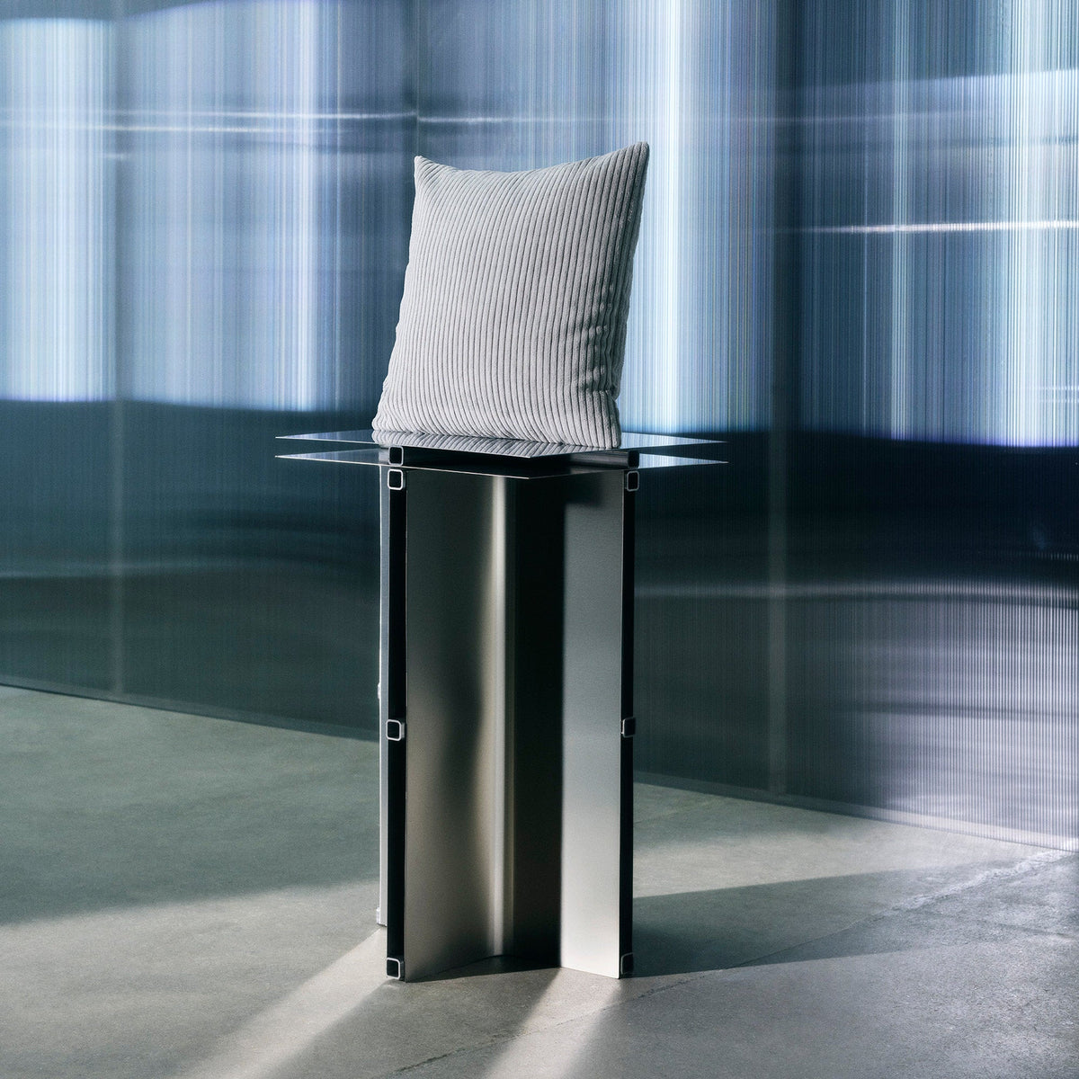MARIKO 20x20 — product view 3